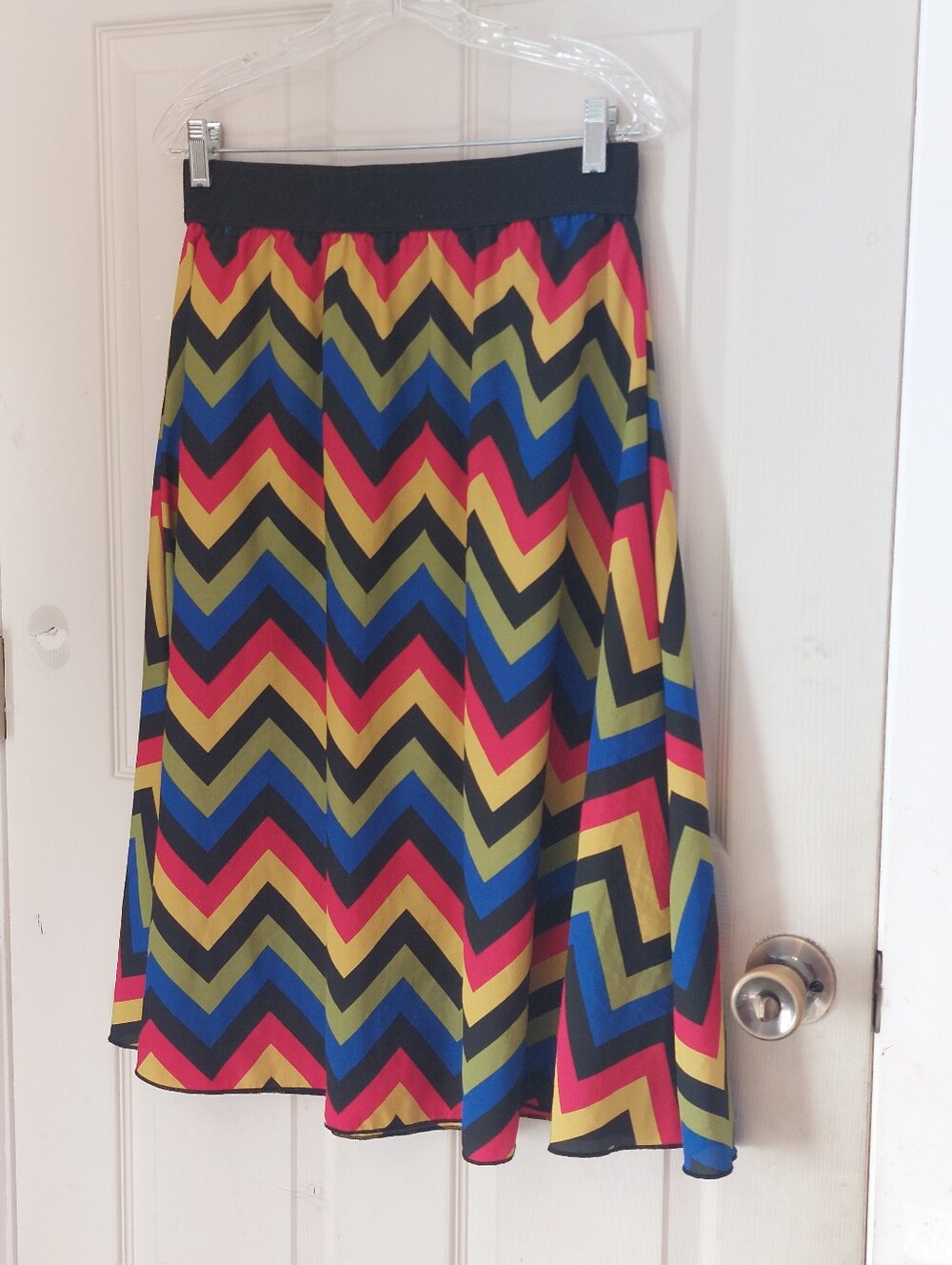 LulaRoe Vibrant Multicolor Chevron Striped Lined Lola Skirt Size M - Picture 2 of 7
